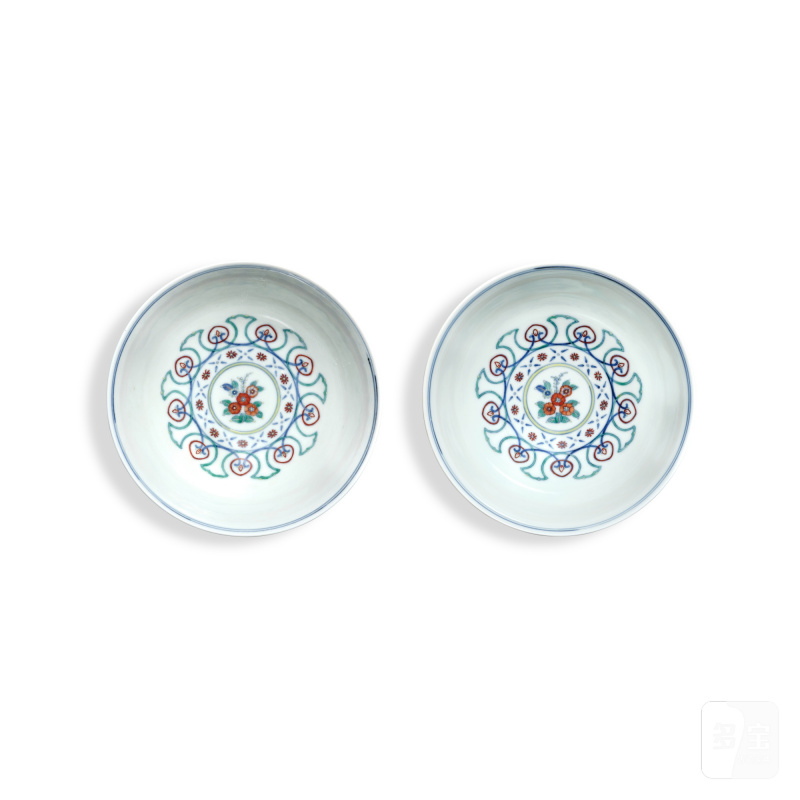A pair of doucai 'floral' bowls, Seal marks and period of Daoguang | 清道光 闘彩纏枝花卉紋盌一對 《大清道光年製》款 - 图2